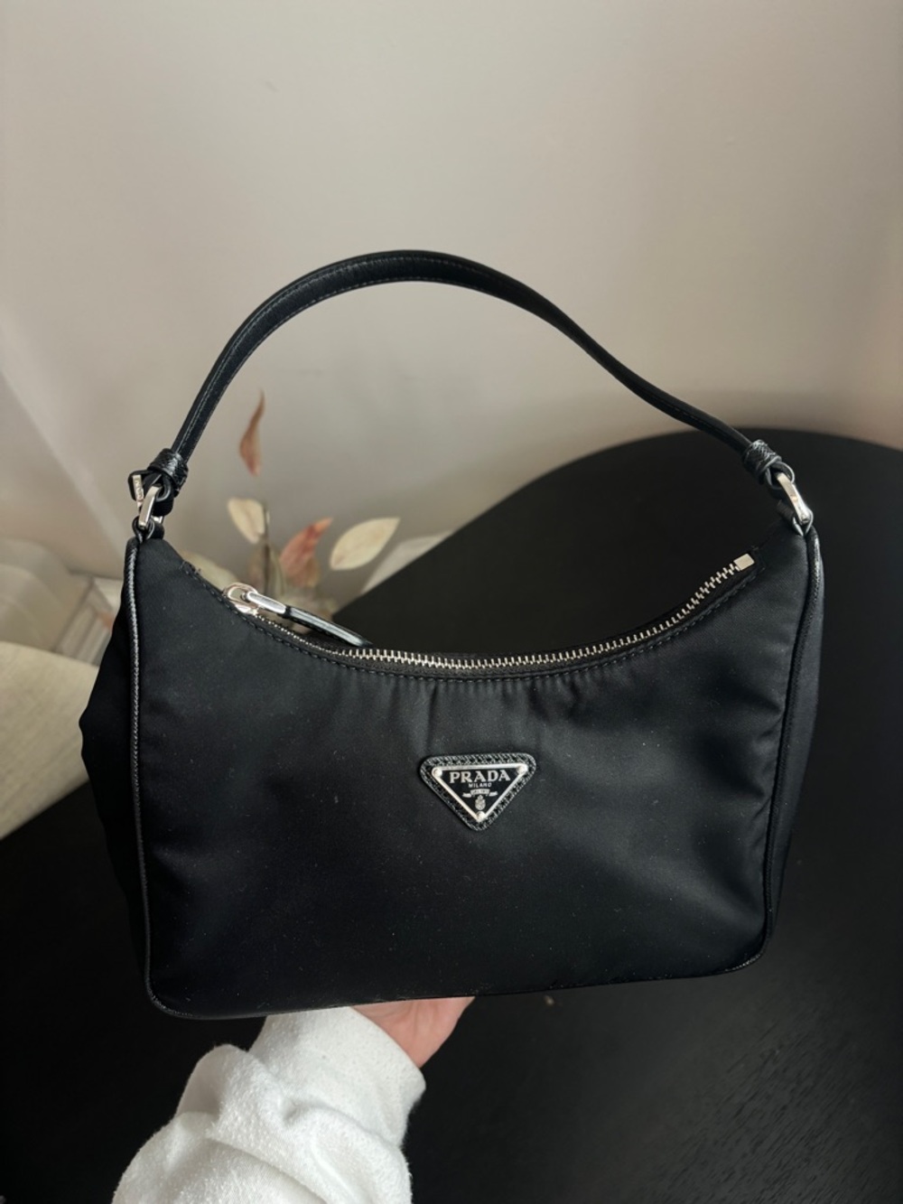 Prada Re-Edition 2000 Zip Shoulder Bag - Picture 3 of 4